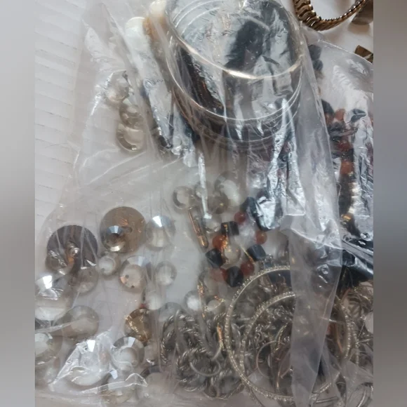 3+ lbs Lot Costume Jewelry VTG  Modern Junk Art Craft Wear Resell *LOOK* - Picture 10 of 11